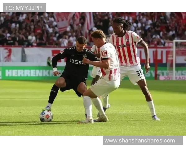 德甲主场风暴:狂热球迷助威助力胜利 德甲主场风暴:狂热球迷助威助力胜利